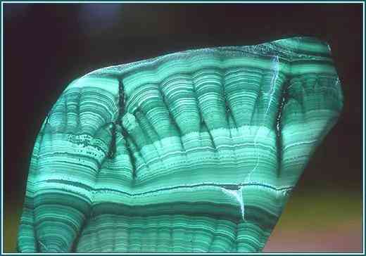 彩萤石的功效与作用(彩萤石的功效与作用图片)插图175