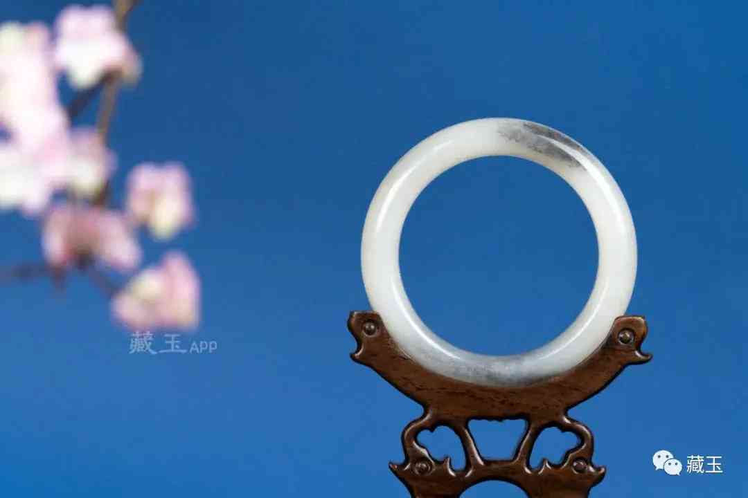 和田玉手镯鉴定(和田玉手镯鉴定真假)