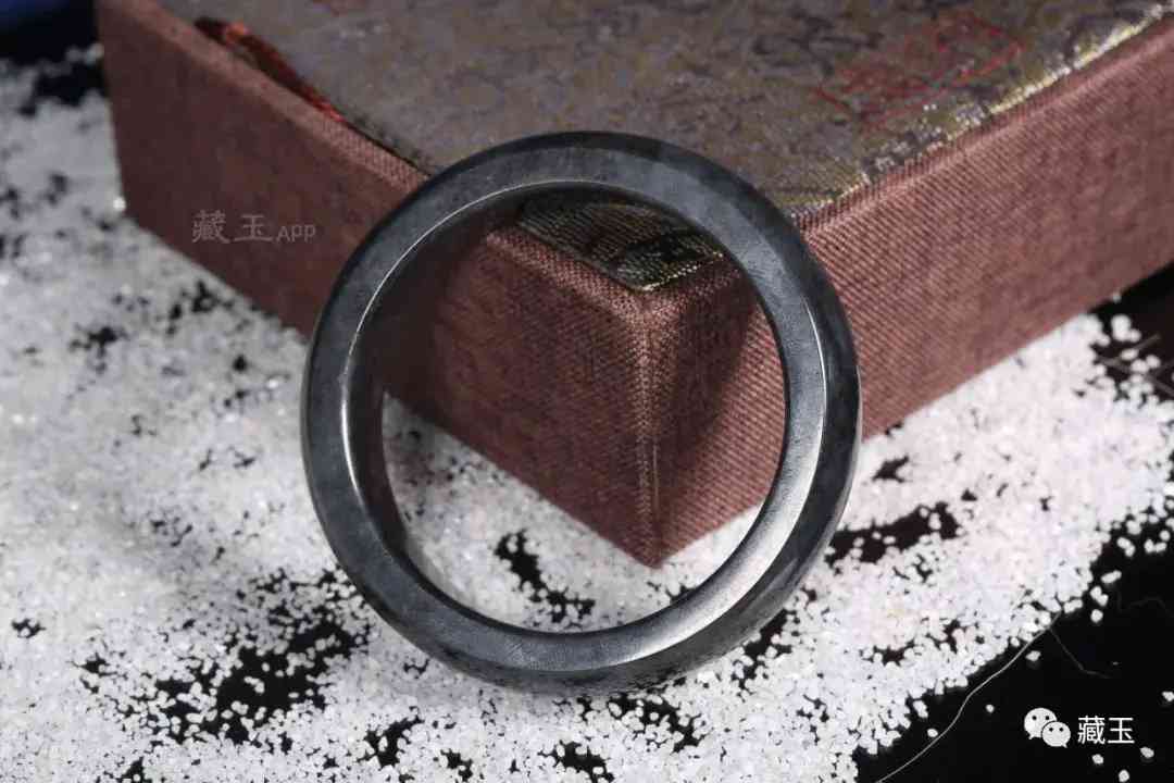 和田玉手镯鉴定(和田玉手镯鉴定真假)插图5 和田玉手镯鉴定(和田玉手镯鉴定真假)插图5