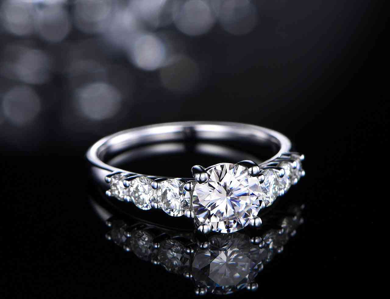 珠宝店加盟投资多少钱(珠宝店加盟条件珠宝加盟条件)