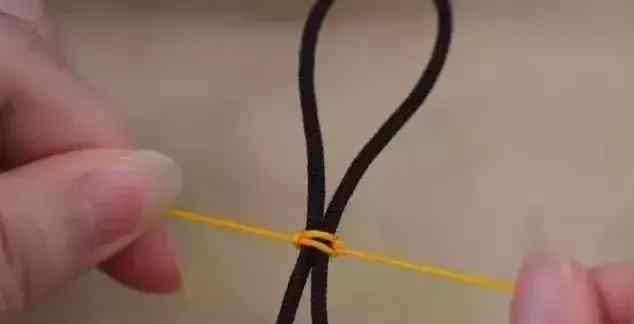 手串线绳怎样打结(手串收尾打死扣图解)插图8 手串线绳怎样打结(手串收尾打死扣图解)插图8