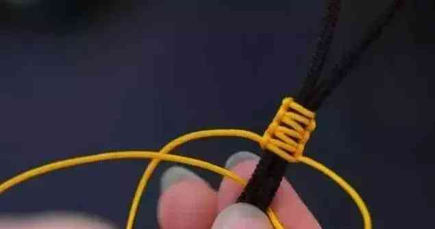 手串线绳怎样打结(手串收尾打死扣图解)插图9 手串线绳怎样打结(手串收尾打死扣图解)插图9