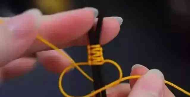 手串线绳怎样打结(手串收尾打死扣图解)插图11 手串线绳怎样打结(手串收尾打死扣图解)插图11