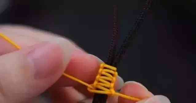 手串线绳怎样打结(手串收尾打死扣图解)插图12 手串线绳怎样打结(手串收尾打死扣图解)插图12