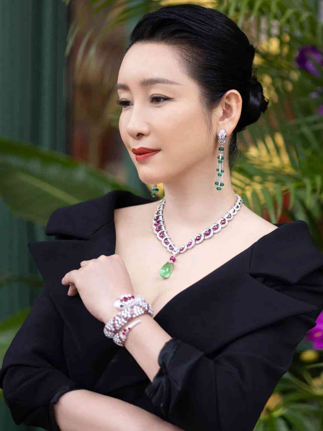 宝格丽戒指什么材质(宝格丽戒指贵不贵)插图35 宝格丽戒指什么材质(宝格丽戒指贵不贵)插图35