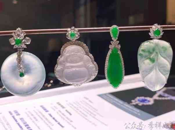 翡翠玉镯白色好还是绿色好(翡翠玉镯子是白色的好还是绿色的好)