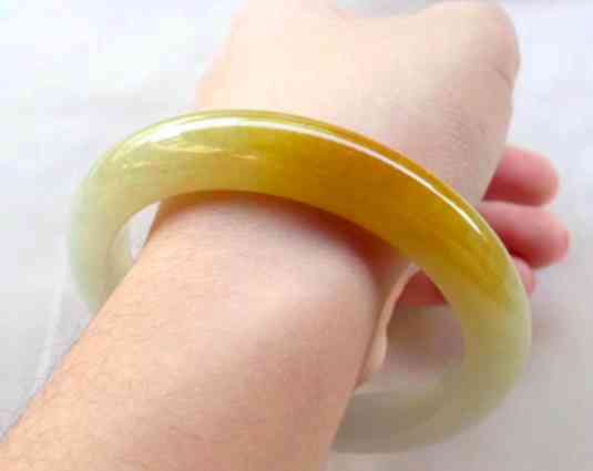 翡翠如何保养会越来越润(翡翠怎么看值不值钱)插图1