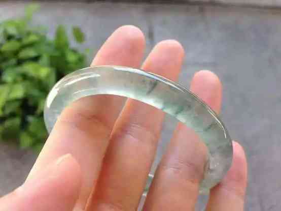 翡翠如何保养会越来越润(翡翠怎么看值不值钱)插图4