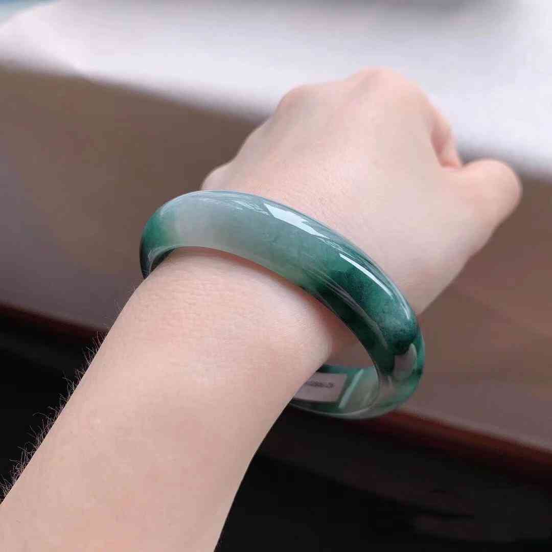 玉和翡翠有什么区别(玉和翡翠有什么区别哪个价值大一点)插图3