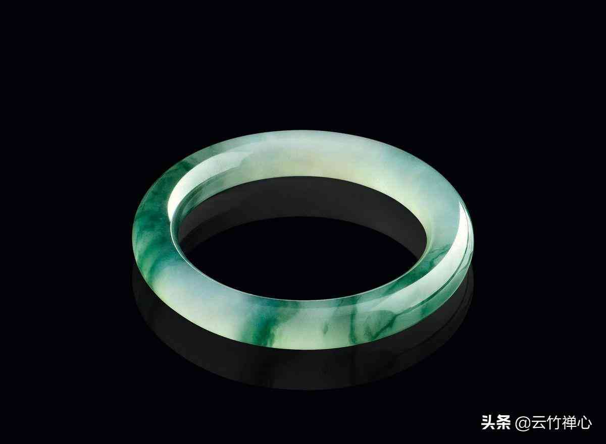 翡翠鉴别最简单最直接的方法(用手机灯光鉴别翡翠)插图1 翡翠鉴别最简单最直接的方法(用手机灯光鉴别翡翠)插图1