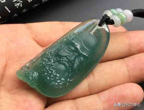 翡翠鉴别最简单最直接的方法(用手机灯光鉴别翡翠)插图2 翡翠鉴别最简单最直接的方法(用手机灯光鉴别翡翠)插图2