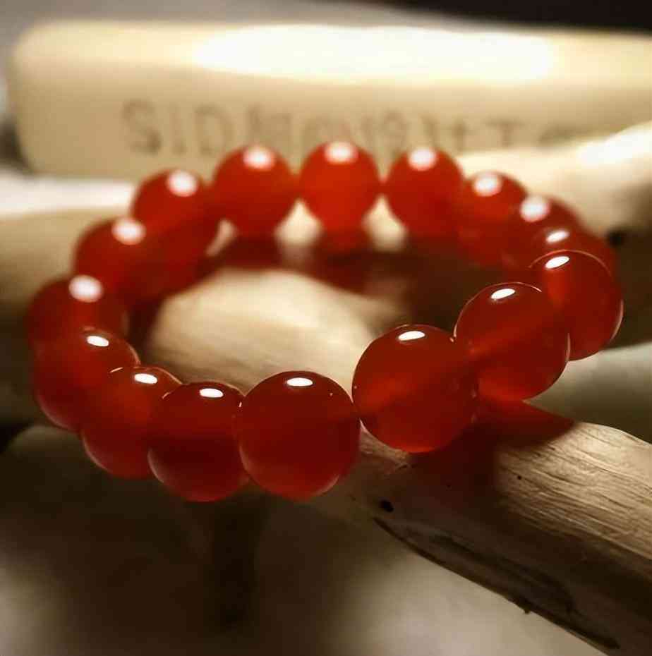 玛瑙手链戴哪只手(南红玛瑙手链戴哪只手)插图3 玛瑙手链戴哪只手(南红玛瑙手链戴哪只手)插图3