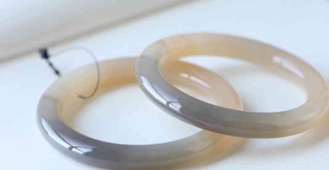 玉手镯真假鉴定(玉手镯辨真假)插图1 玉手镯真假鉴定(玉手镯辨真假)插图1