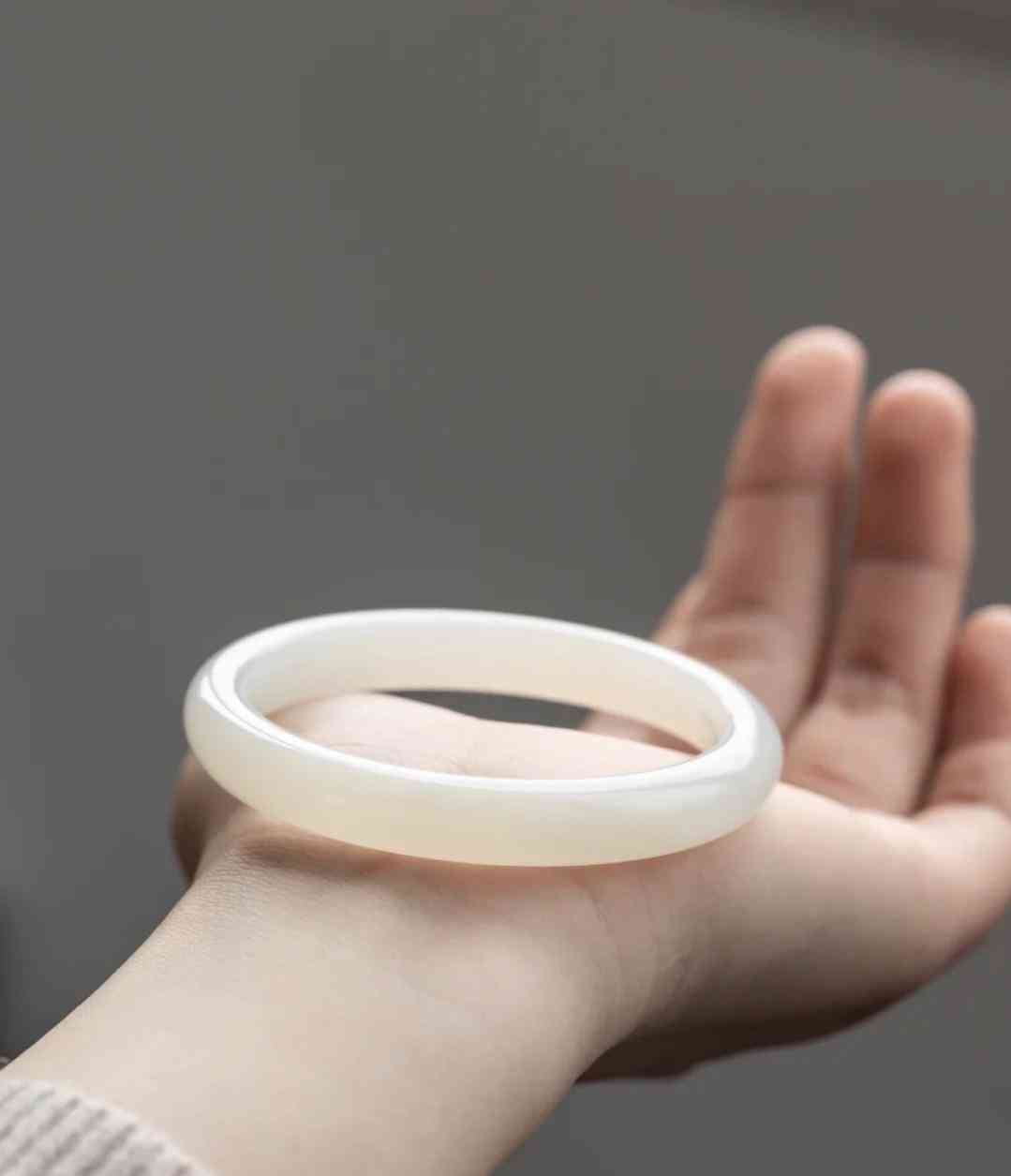 玉手镯真假鉴定(玉手镯辨真假)插图3 玉手镯真假鉴定(玉手镯辨真假)插图3