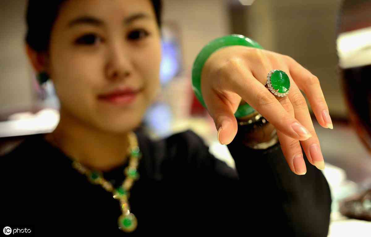 玛瑙和玉哪个更有灵性(玛瑙和玉哪个辟邪)插图2 玛瑙和玉哪个更有灵性(玛瑙和玉哪个辟邪)插图2