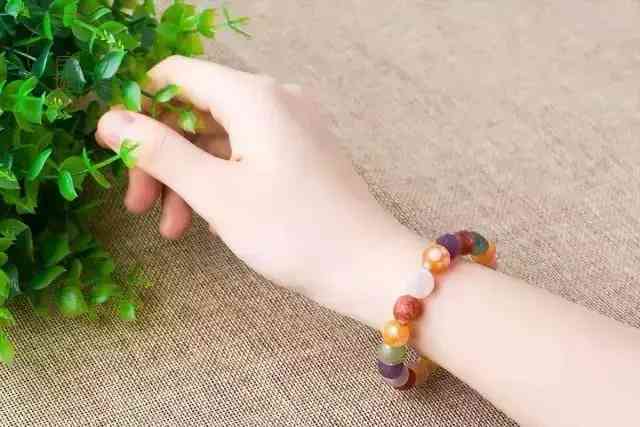 紫水晶和黄水晶哪个更招财(黄水晶适合什么属相的人)插图8 紫水晶和黄水晶哪个更招财(黄水晶适合什么属相的人)插图8