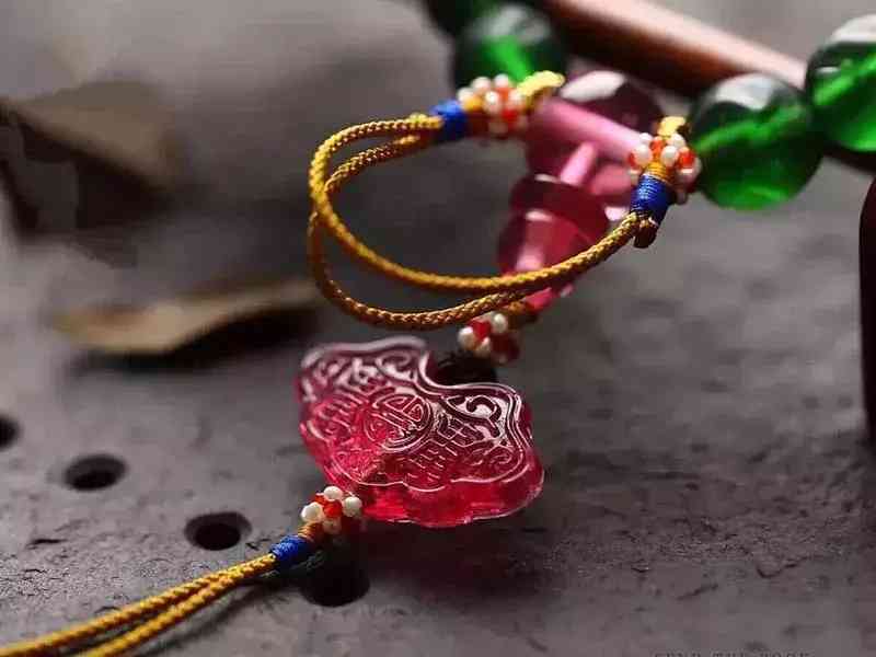 紫水晶和黄水晶哪个更招财(黄水晶适合什么属相的人)插图15 紫水晶和黄水晶哪个更招财(黄水晶适合什么属相的人)插图15