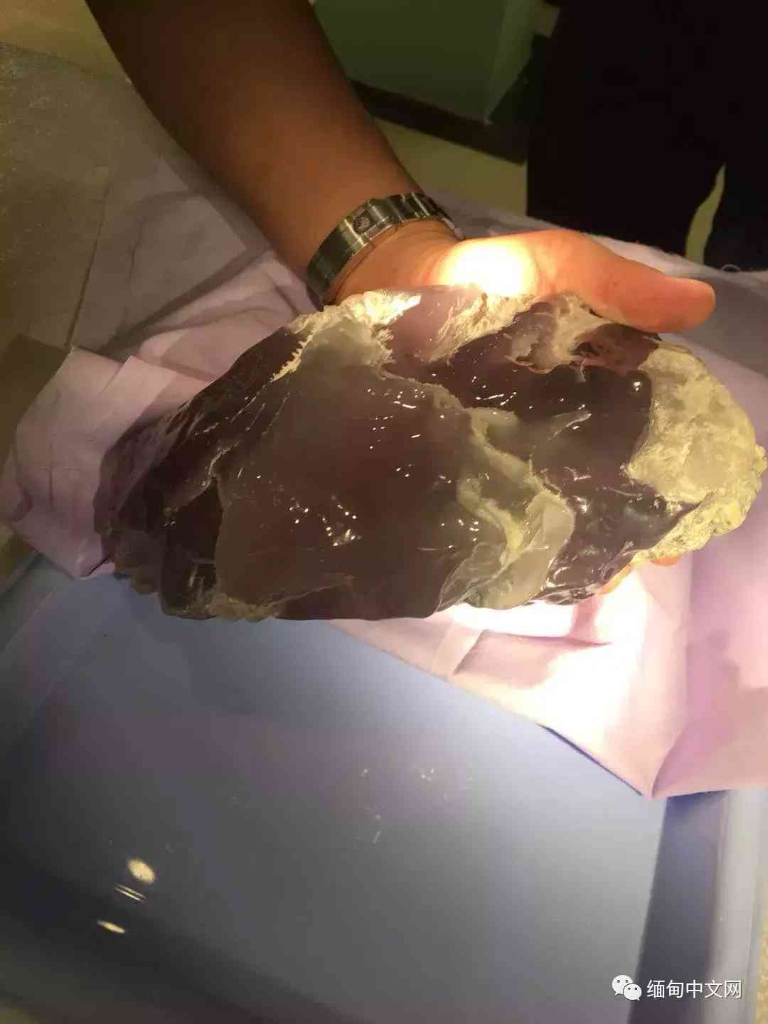 缅甸翡翠原石直播(缅甸翡翠视频直播)插图2