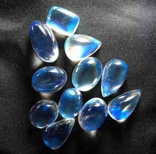 银月光石的功效与作用(白蓝灰三种月光石功效的区别)插图1 银月光石的功效与作用(白蓝灰三种月光石功效的区别)插图1