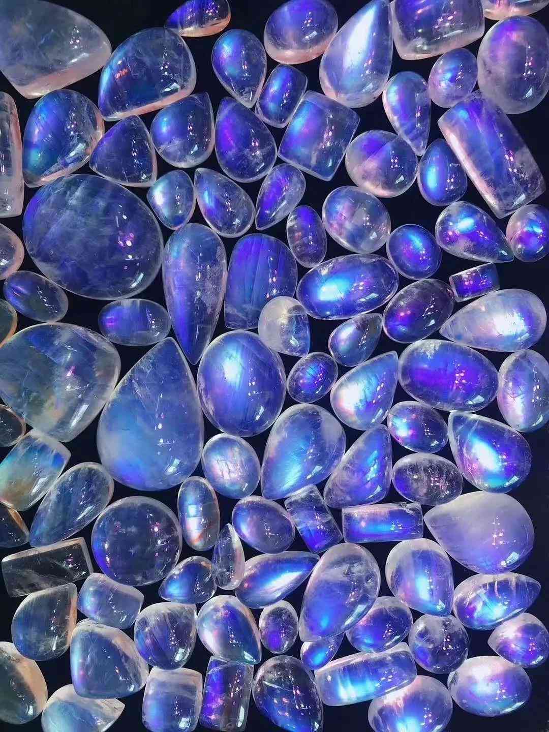 银月光石的功效与作用(白蓝灰三种月光石功效的区别)插图2 银月光石的功效与作用(白蓝灰三种月光石功效的区别)插图2