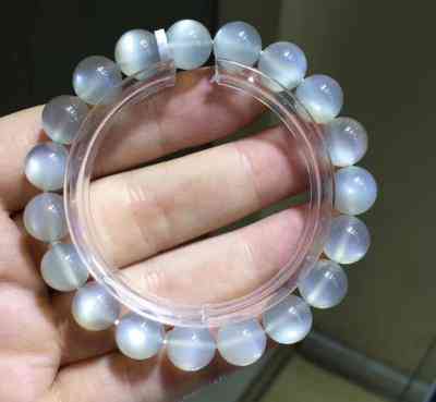 银月光石的功效与作用(白蓝灰三种月光石功效的区别)插图3 银月光石的功效与作用(白蓝灰三种月光石功效的区别)插图3