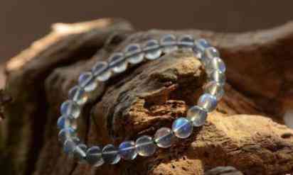 银月光石的功效与作用(白蓝灰三种月光石功效的区别)插图4 银月光石的功效与作用(白蓝灰三种月光石功效的区别)插图4