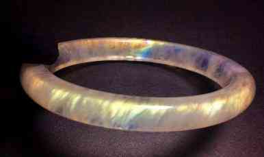 银月光石的功效与作用(白蓝灰三种月光石功效的区别)插图6 银月光石的功效与作用(白蓝灰三种月光石功效的区别)插图6