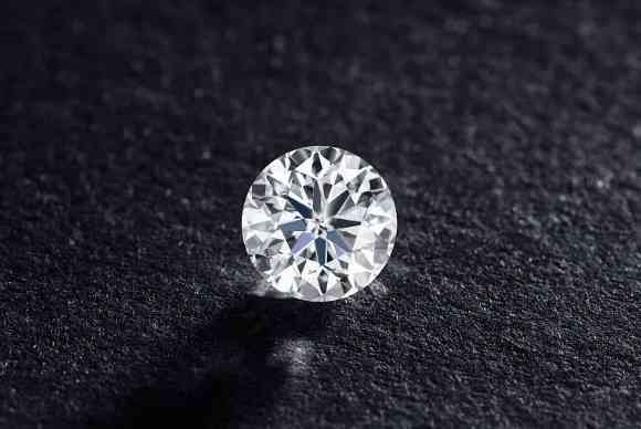 钻戒多少钱一克2021年价格表(钻石钻戒值多少钱一克)插图2