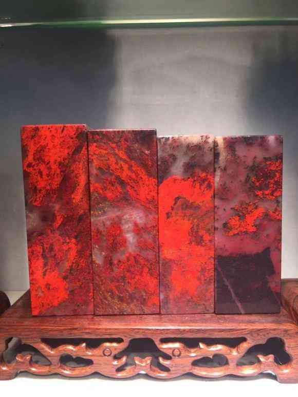 桂林鸡血玉全是假的(三种女人不适合戴玉)插图2 桂林鸡血玉全是假的(三种女人不适合戴玉)插图2