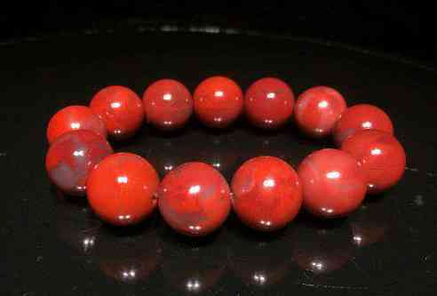 桂林鸡血玉全是假的(三种女人不适合戴玉)插图9 桂林鸡血玉全是假的(三种女人不适合戴玉)插图9