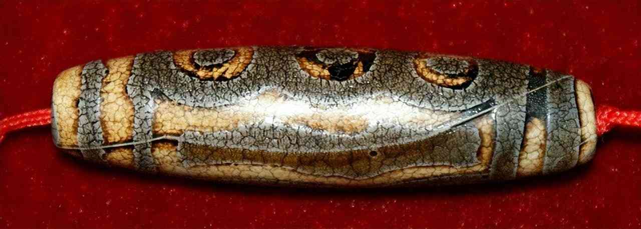 九眼天珠是怎么形成的(九眼天珠)插图1 九眼天珠是怎么形成的(九眼天珠)插图1