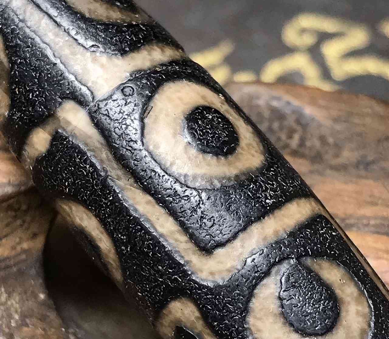 九眼天珠是怎么形成的(九眼天珠)插图4 九眼天珠是怎么形成的(九眼天珠)插图4