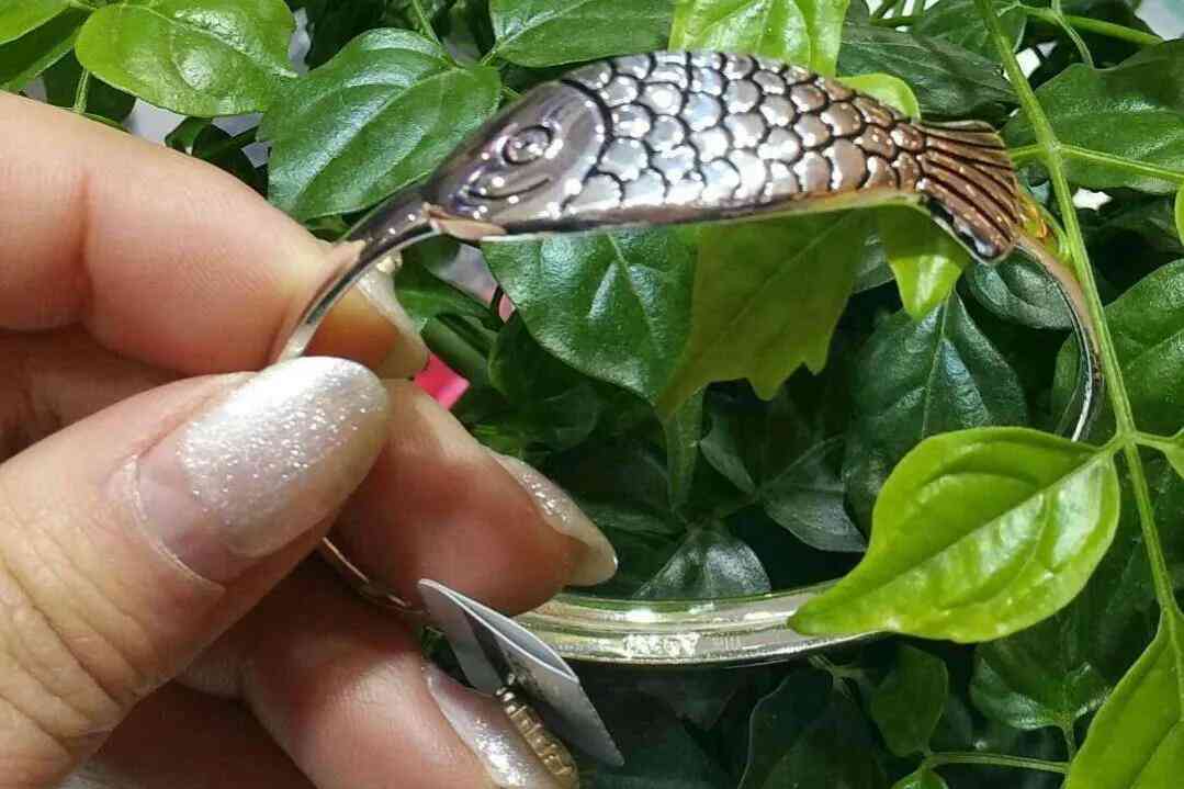 女生戴925银项链丢人吗(女生戴925银项链丢人吗)