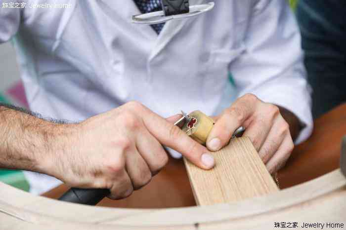 卡地亚戒指love750价格(卡地亚戒指750系列价格图片)插图13 卡地亚戒指love750价格(卡地亚戒指750系列价格图片)插图13