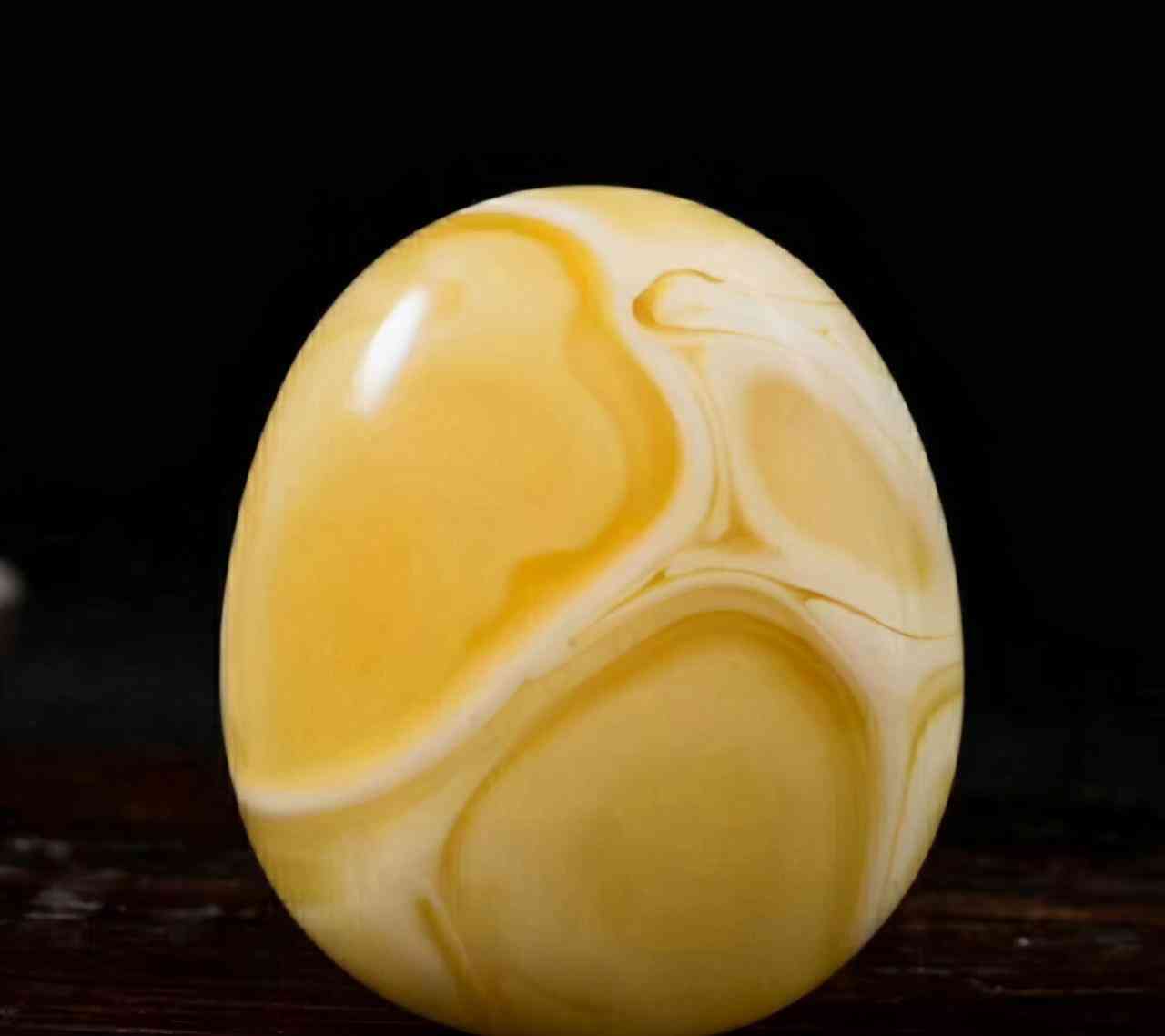 血琥珀的价格是多少一克(血琥珀价格多少钱一克)插图1 血琥珀的价格是多少一克(血琥珀价格多少钱一克)插图1