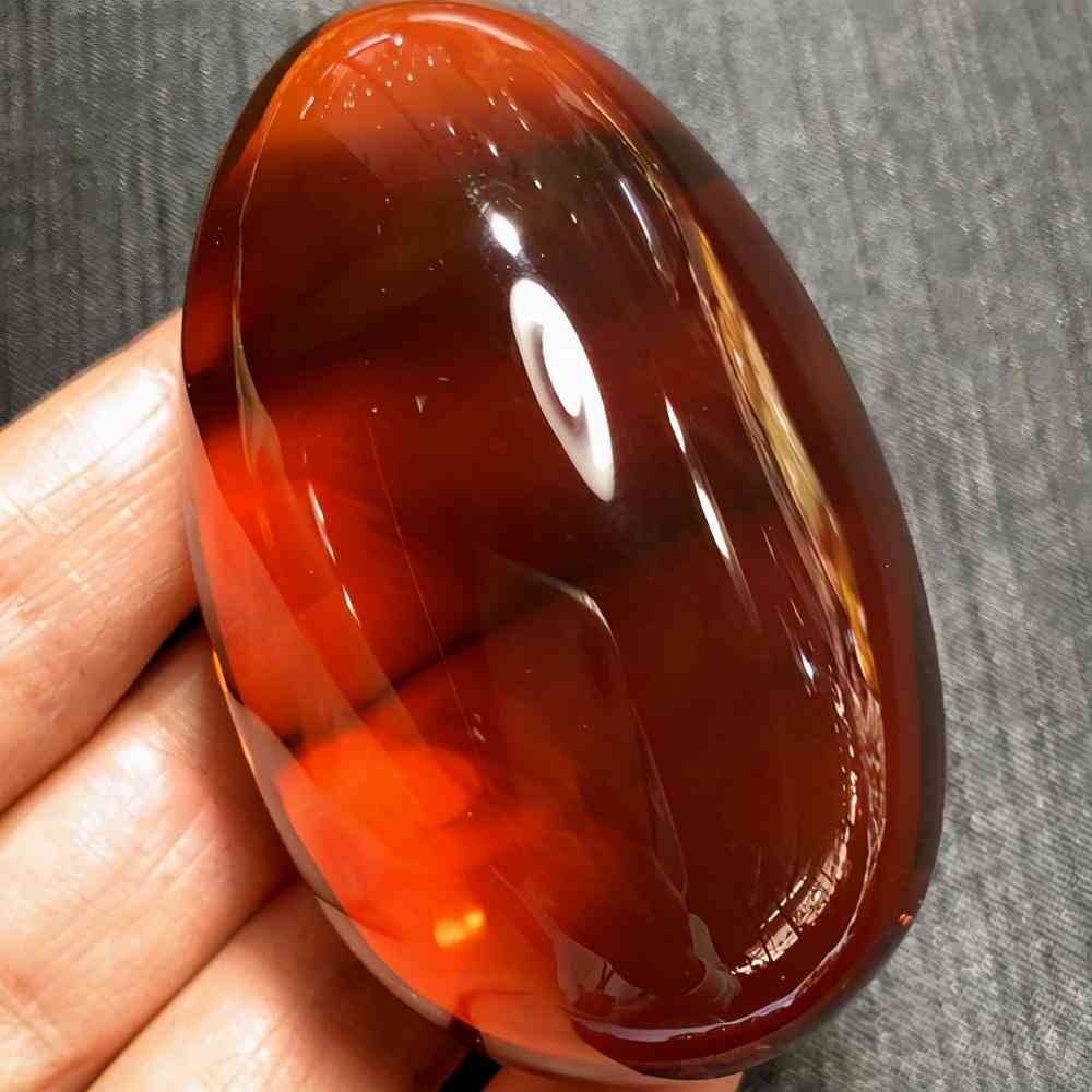 血琥珀的价格是多少一克(血琥珀价格多少钱一克)插图10 血琥珀的价格是多少一克(血琥珀价格多少钱一克)插图10