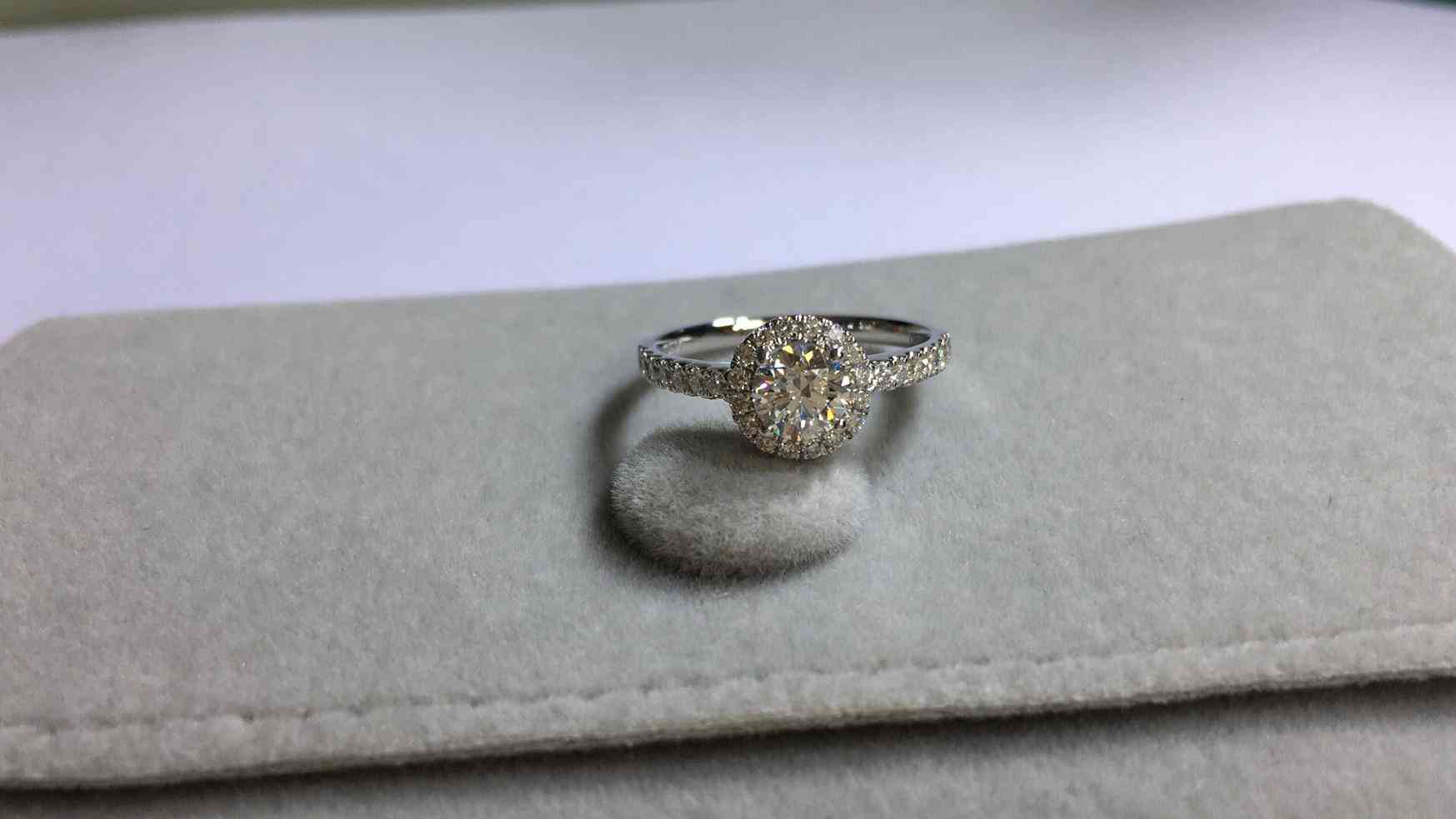 周六福一克拉钻戒得多少钱(周六福珠宝多少钱一克99999)插图7 周六福一克拉钻戒得多少钱(周六福珠宝多少钱一克99999)插图7