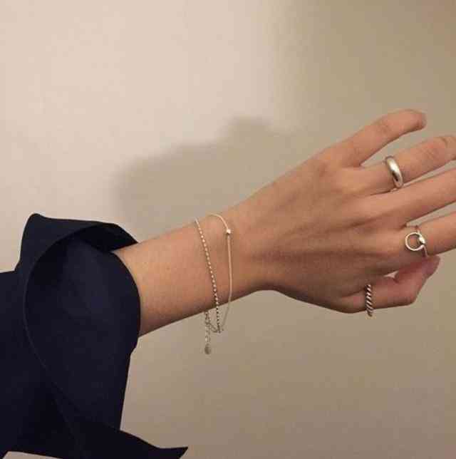 手指戴戒指的说法(女性手指戴戒指的说法)插图1 手指戴戒指的说法(女性手指戴戒指的说法)插图1