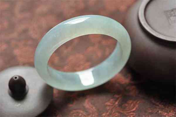 老坑冰种翡翠是什么意思(冰种和糯种哪个好)插图1