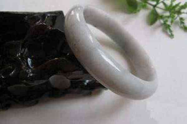 老坑冰种翡翠是什么意思(冰种和糯种哪个好)插图13