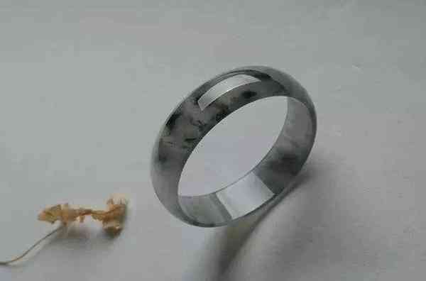 老坑冰种翡翠是什么意思(冰种和糯种哪个好)插图17