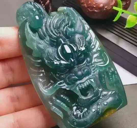 怎样区分危料和翡翠(危料翡翠对身体有害吗)插图5 怎样区分危料和翡翠(危料翡翠对身体有害吗)插图5