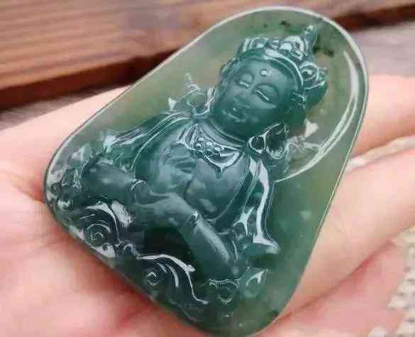 怎样区分危料和翡翠(危料翡翠对身体有害吗)插图6 怎样区分危料和翡翠(危料翡翠对身体有害吗)插图6