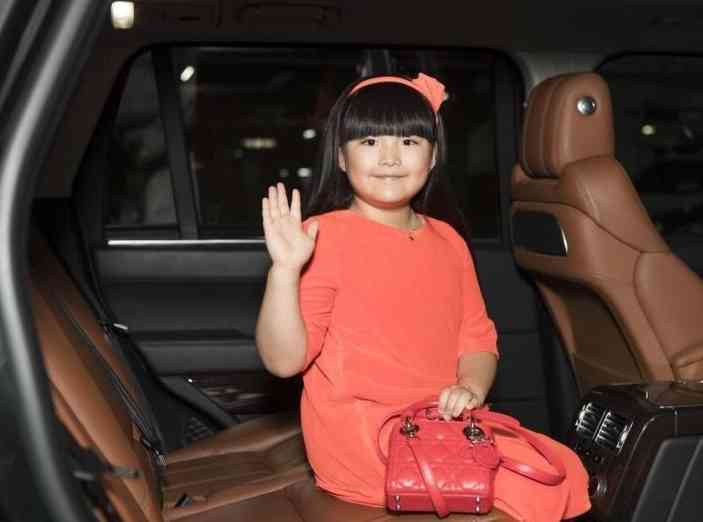 粉钻镶在脑门上(粉钻镶在脑门上是谁)插图1 粉钻镶在脑门上(粉钻镶在脑门上是谁)插图1