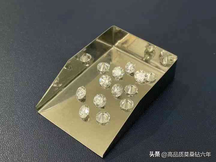 莫桑钻戒指一般多少钱(莫桑钻戒值多少钱一克)插图1 莫桑钻戒指一般多少钱(莫桑钻戒值多少钱一克)插图1