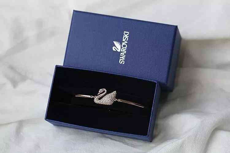 施华洛世奇是什么档次的(施华洛世奇是什么档次的品牌)插图1