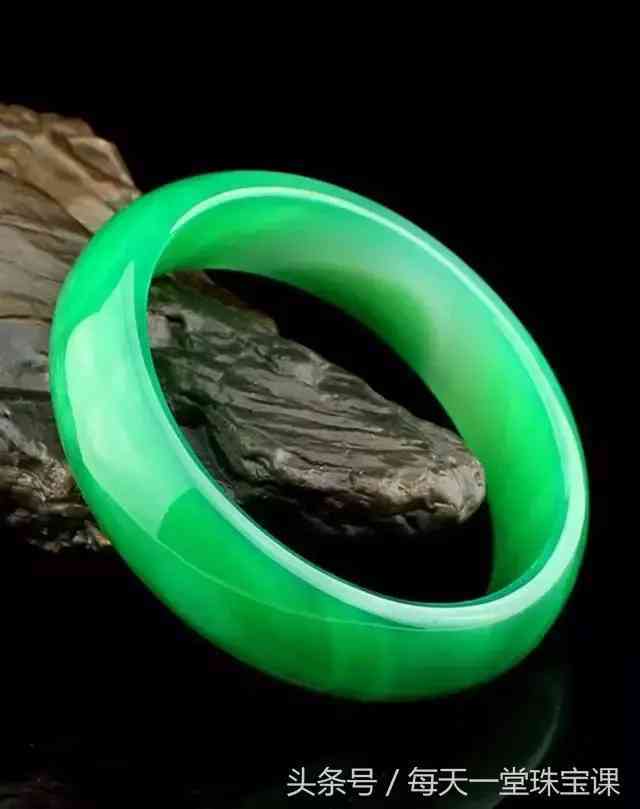 金丝玉为什么不建议戴(金丝玉为什么不建议戴右手)插图6