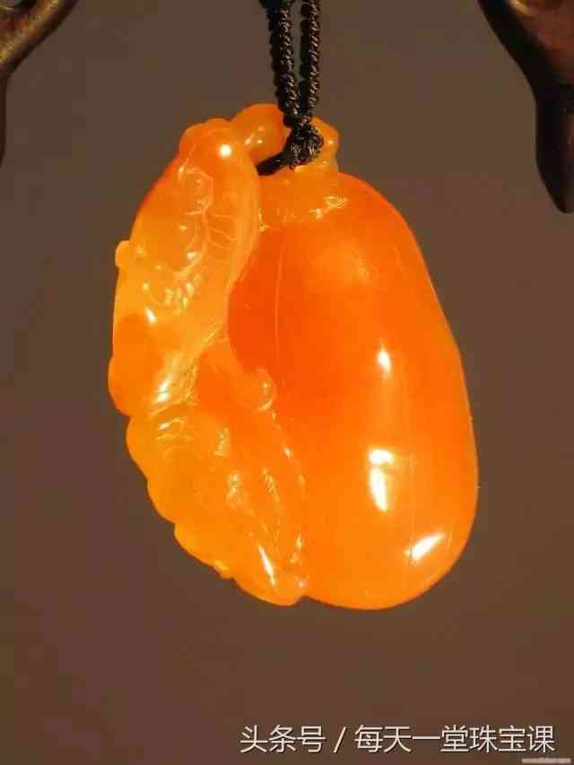 金丝玉为什么不建议戴(金丝玉为什么不建议戴右手)插图7