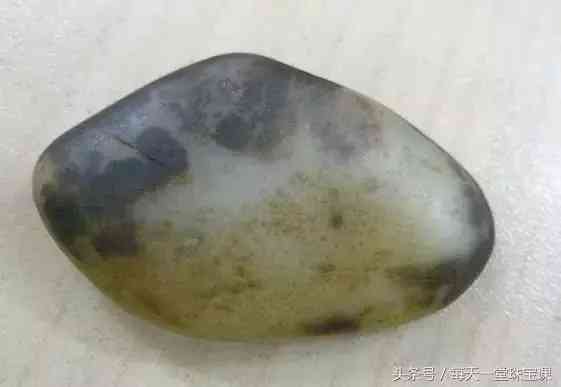 金丝玉为什么不建议戴(金丝玉为什么不建议戴右手)插图14
