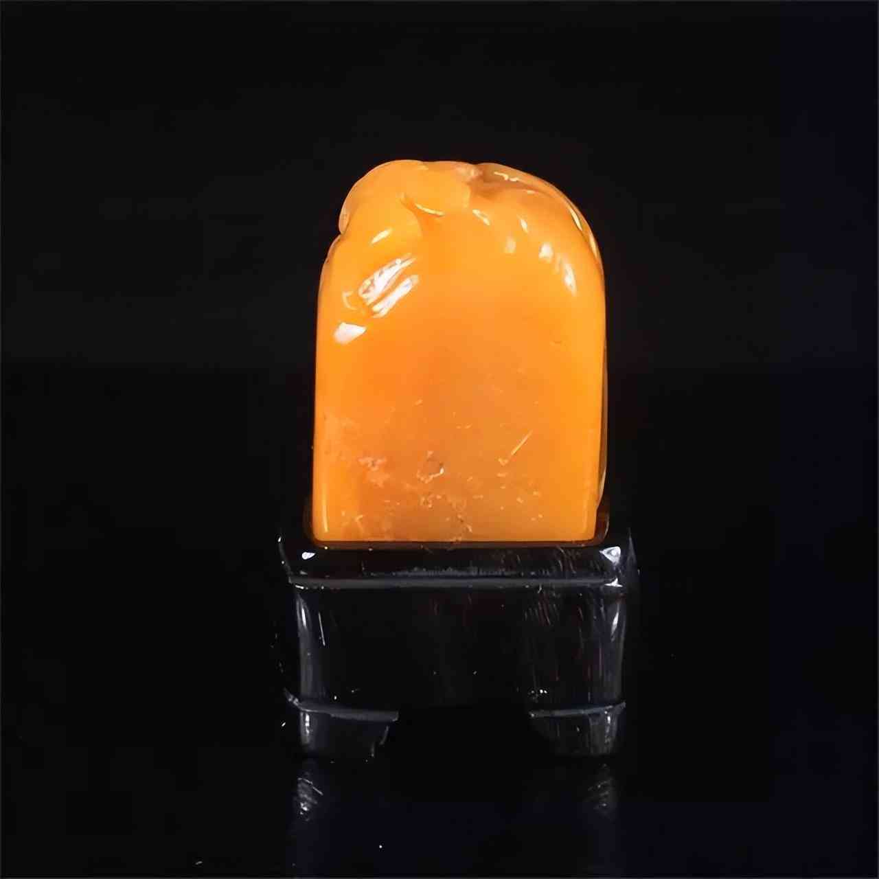 2022年田黄原石一克多少钱(田黄原石的特征)插图1 2022年田黄原石一克多少钱(田黄原石的特征)插图1